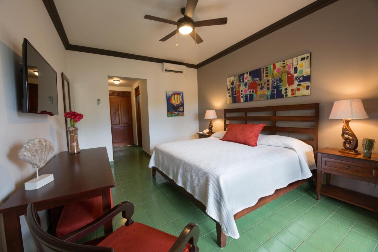 Club Del Mar Oceanfront Hotel Jacó Eksteriør billede