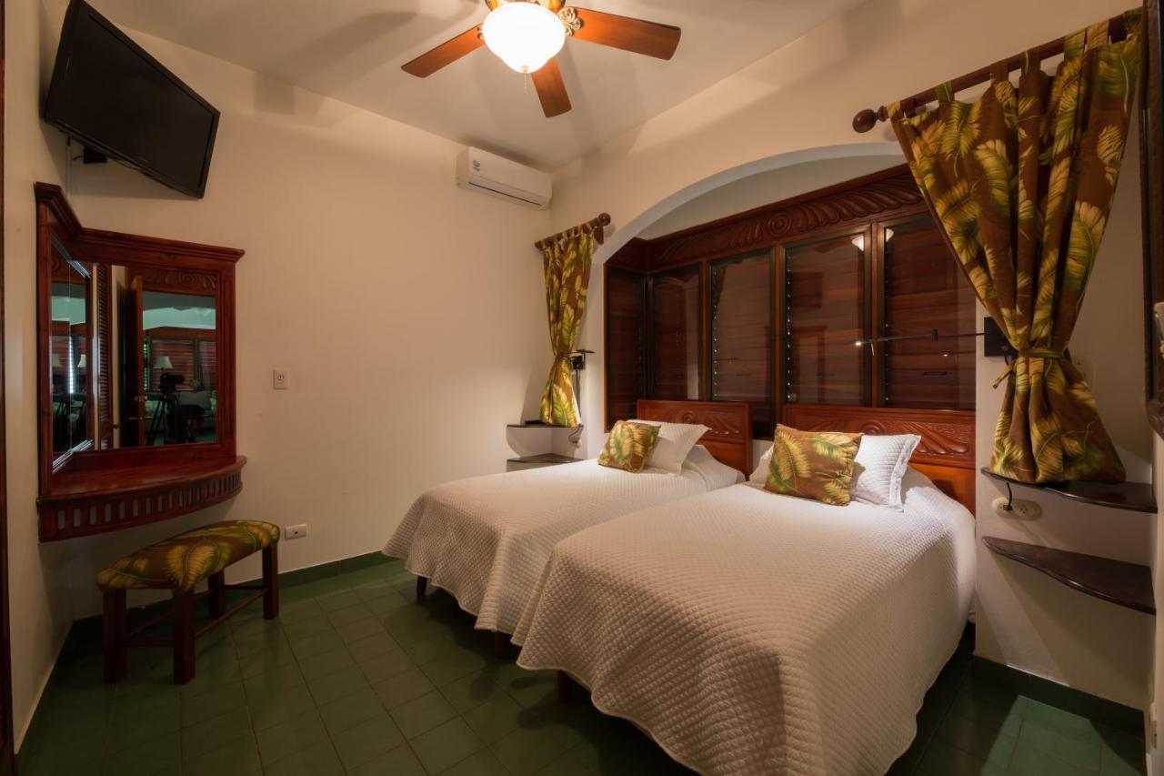 Club Del Mar Oceanfront Hotel Jacó Eksteriør billede