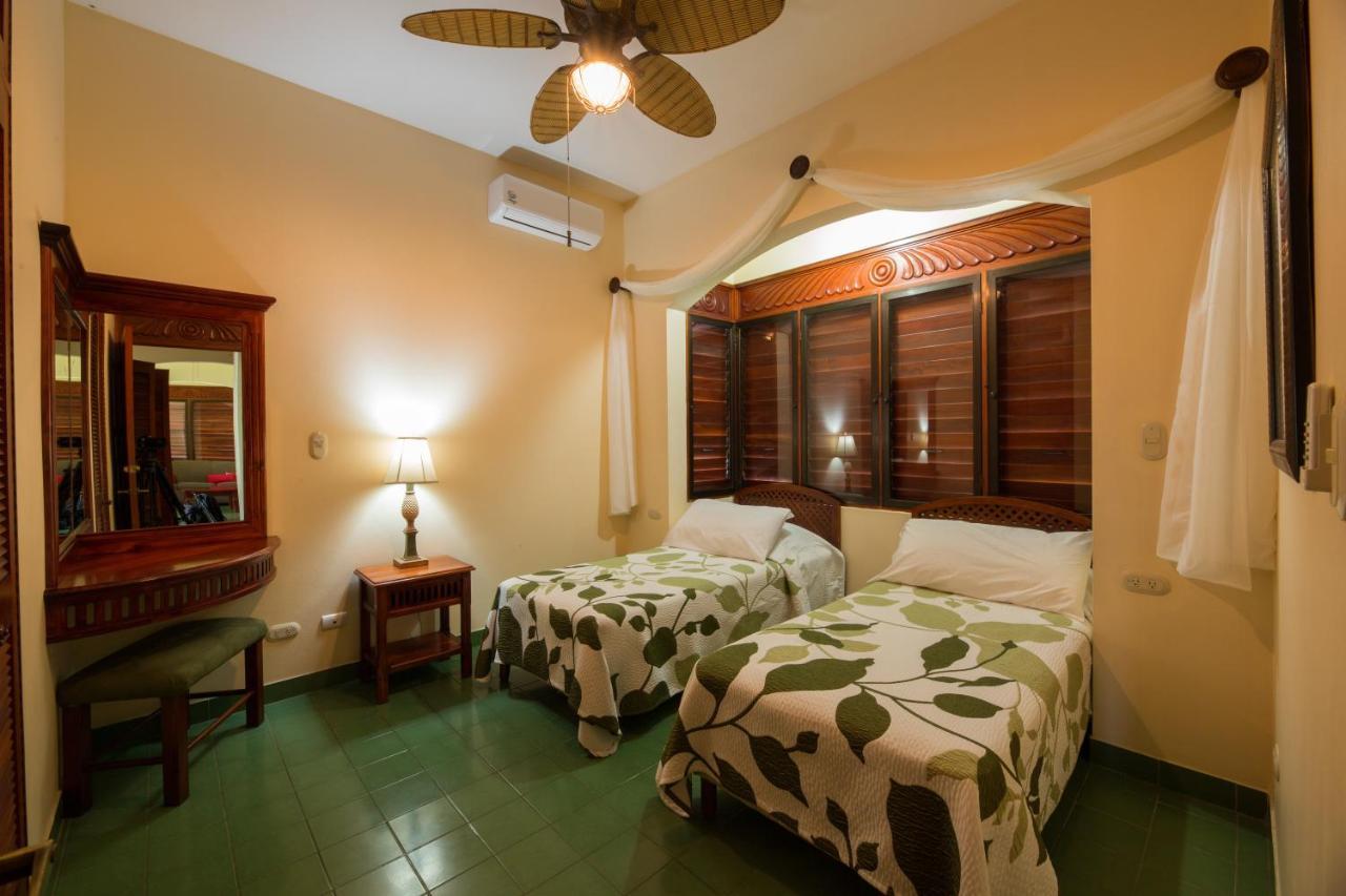 Club Del Mar Oceanfront Hotel Jacó Eksteriør billede