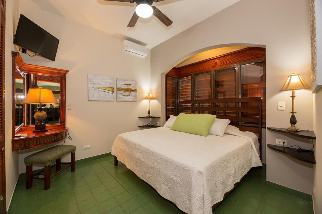 Club Del Mar Oceanfront Hotel Jacó Eksteriør billede